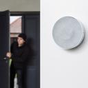 Netatmo Smarte Innen-Alarmsirene neben der Tür