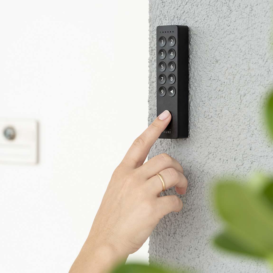 Nuki Smart Lock 4 Pro + Keypad 2.0 + Echo Show 5