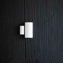 Hombli Bluetooth Contact Sensor_Lifestyle_An schwarzer Tür
