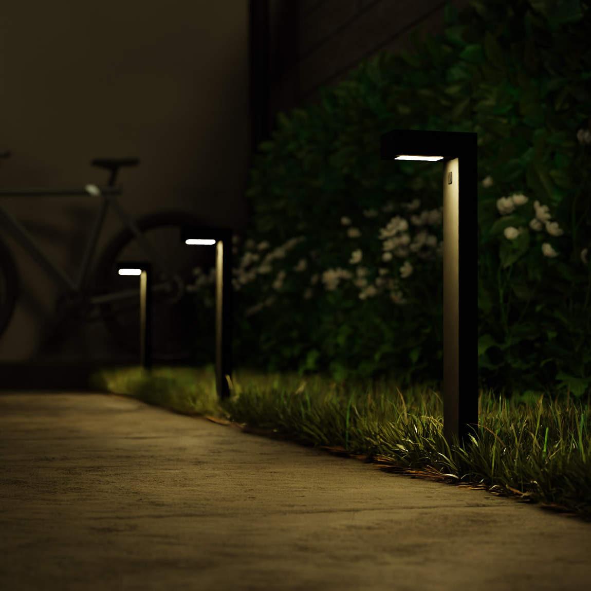 Hombli Smart Pathway Light Starter Kit_Lifestyle_weiß beleuchteter Weg
