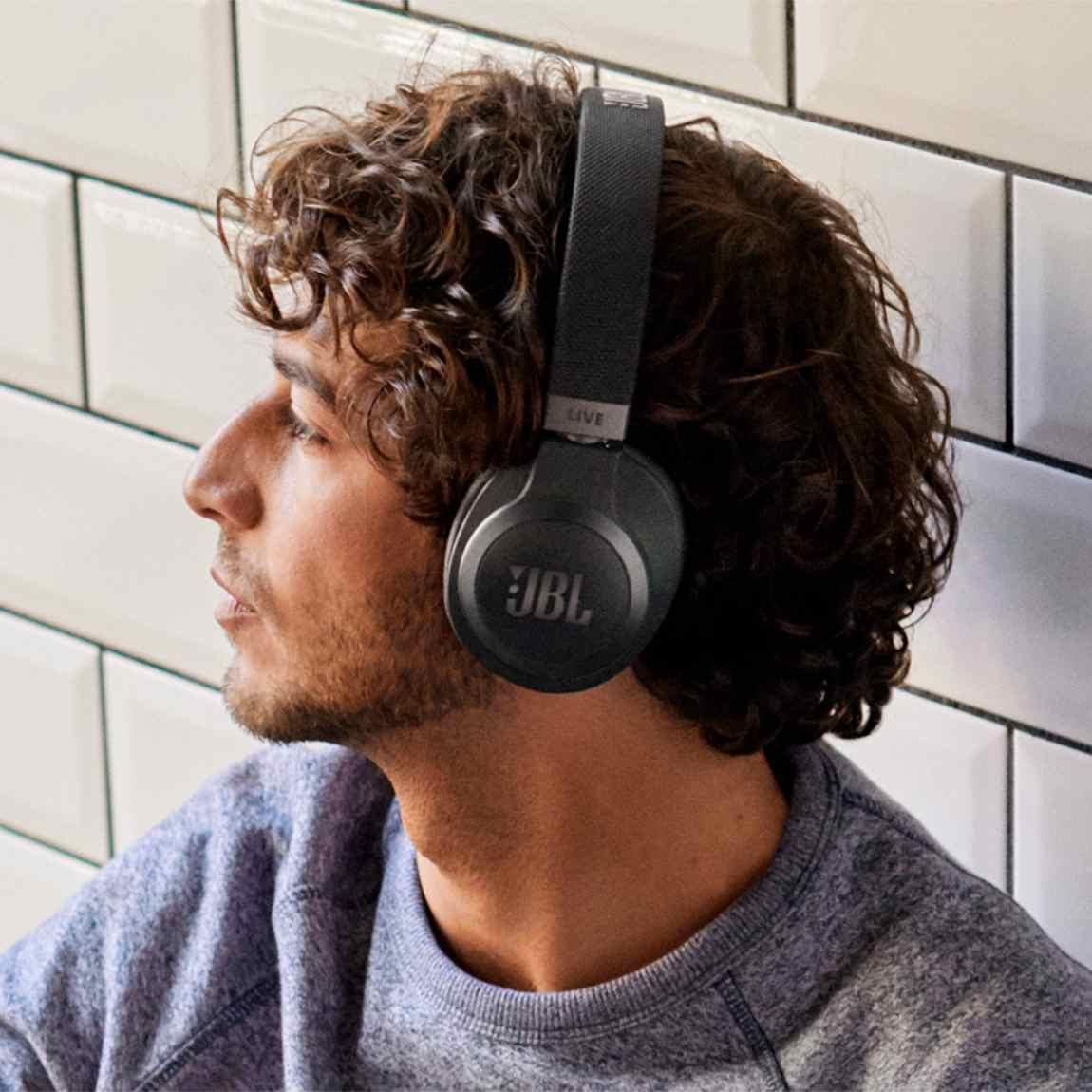 JBL Live 660 NC - Wireless Over-ear-Kopfhörer - schwarz Lifestyle