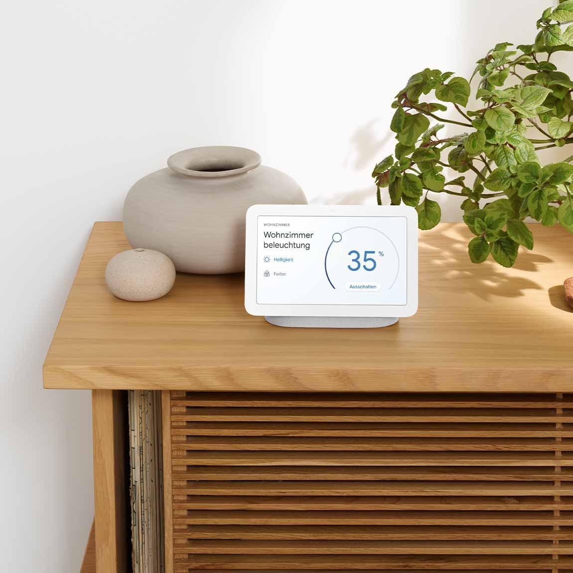 tado° Smartes Heizkörper-Thermostat Starter Kit V3+ mit 8 Thermostaten & Bridge + Google Nest Hub_Lifestyle_Nest Hub